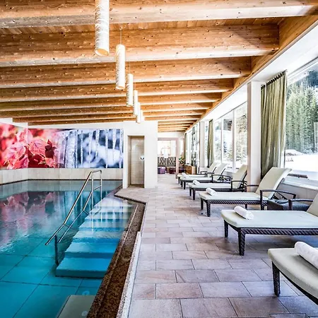 Hotel Vierjahreszeiten Hintertux 4*