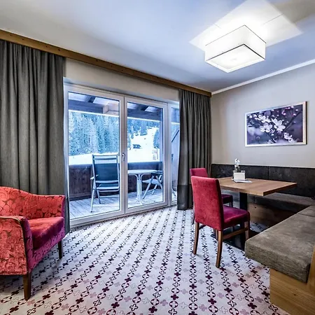 Vierjahreszeiten Hintertux Hotel 4*