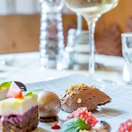 Vierjahreszeiten Hotel 4*