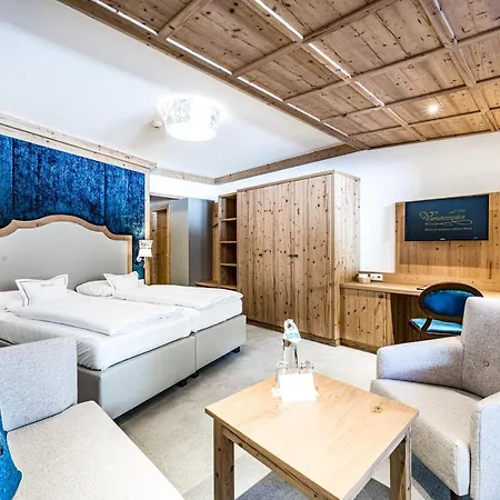 Vierjahreszeiten Hintertux Hotel 4*