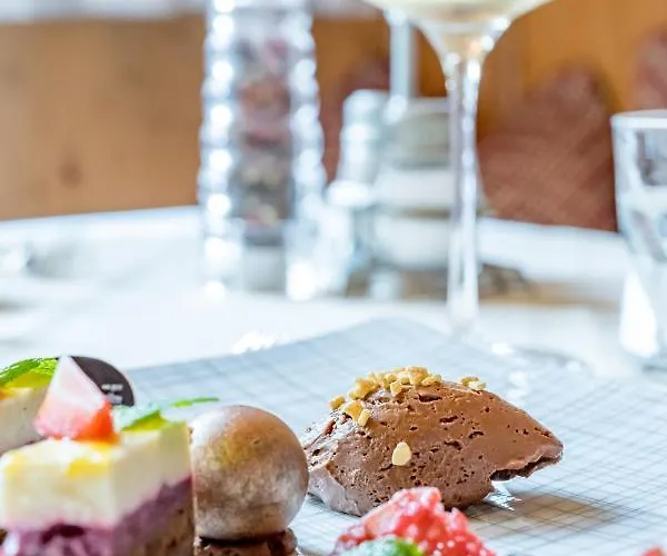 Vierjahreszeiten Hotel 4*