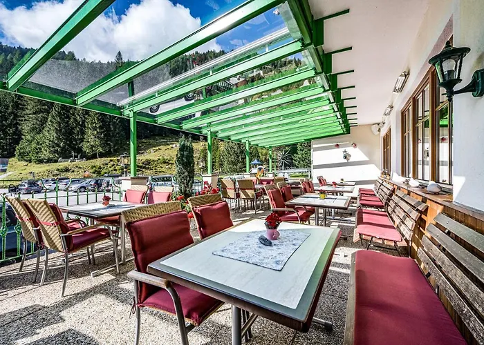 ホテル Vierjahreszeiten