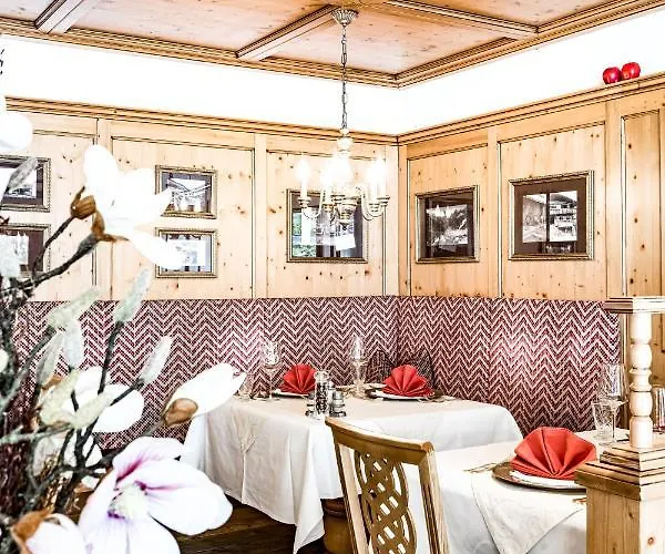 ホテル Vierjahreszeiten トゥクス