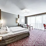 Vierjahreszeiten Hotel