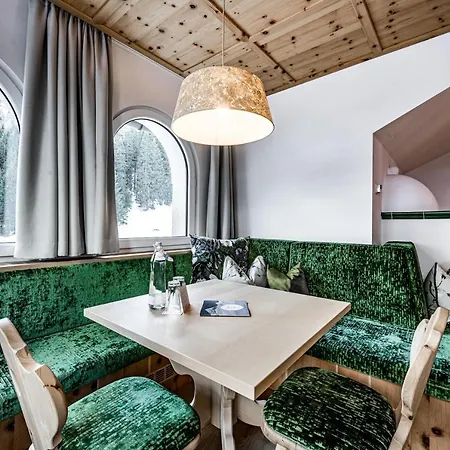 호텔 Vierjahreszeiten 턱스