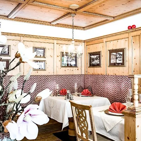 호텔 Vierjahreszeiten 턱스